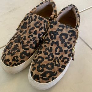 Steve Madden leopard print slide on shoe